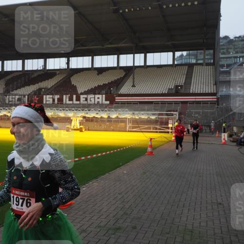 07.12.2025 - St. Pauli X-Mass-Run No. 15 Fabian Wolf http://msf.ph/oto/9374523 07.12.2025 10:00:35 Ziel 855, 1418, 1976, 2348, 3336 meine-sportfotos.de