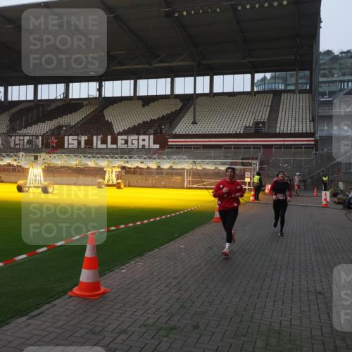 07.12.2025 - St. Pauli X-Mass-Run No. 15 Fabian Wolf http://msf.ph/oto/9374531 07.12.2025 10:00:37 Ziel 855, 1418, 1976, 2348 meine-sportfotos.de