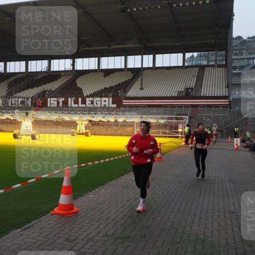 07.12.2025 - St. Pauli X-Mass-Run No. 15 Fabian Wolf http://msf.ph/oto/9374539 07.12.2025 10:00:38 Ziel 855, 1418, 1976, 2348 meine-sportfotos.de