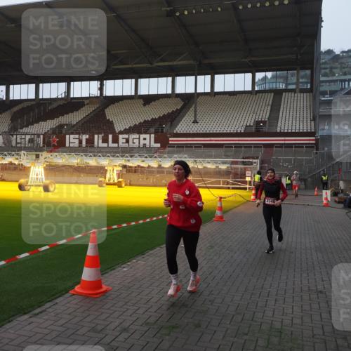 07.12.2025 - St. Pauli X-Mass-Run No. 15 Fabian Wolf http://msf.ph/oto/9374541 07.12.2025 10:00:38 Ziel 855, 1418, 1976, 2348 meine-sportfotos.de