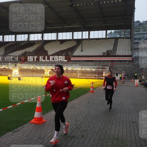 07.12.2025 - St. Pauli X-Mass-Run No. 15 Fabian Wolf http://msf.ph/oto/9374545 07.12.2025 10:00:39 Ziel 855, 1418, 1976, 2348, 3084 meine-sportfotos.de
