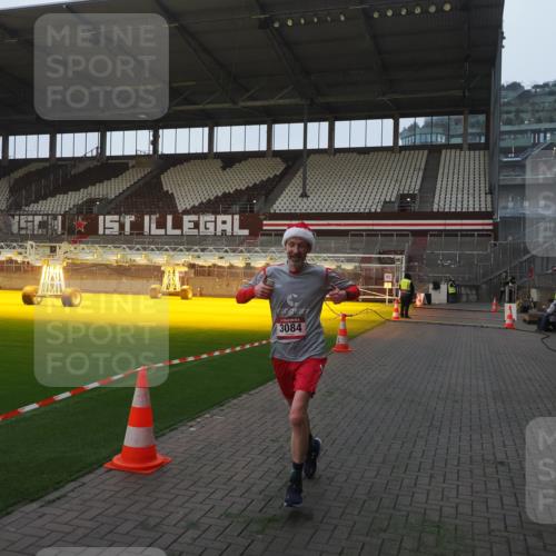 07.12.2025 - St. Pauli X-Mass-Run No. 15 Fabian Wolf http://msf.ph/oto/9374582 07.12.2025 10:00:45 Ziel 855, 1418, 1976, 2348, 3084 meine-sportfotos.de