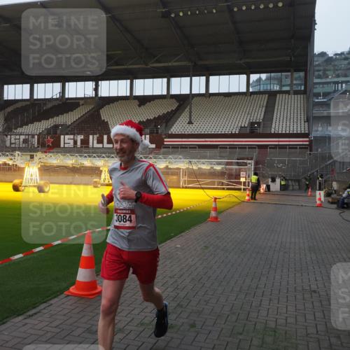 07.12.2025 - St. Pauli X-Mass-Run No. 15 Fabian Wolf http://msf.ph/oto/9374587 07.12.2025 10:00:45 Ziel 855, 1418, 1976, 2348, 3084 meine-sportfotos.de