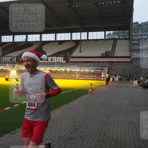 07.12.2025 - St. Pauli X-Mass-Run No. 15 Fabian Wolf http://msf.ph/oto/9374589 07.12.2025 10:00:45 Ziel 855, 1418, 1976, 2348, 3084 meine-sportfotos.de