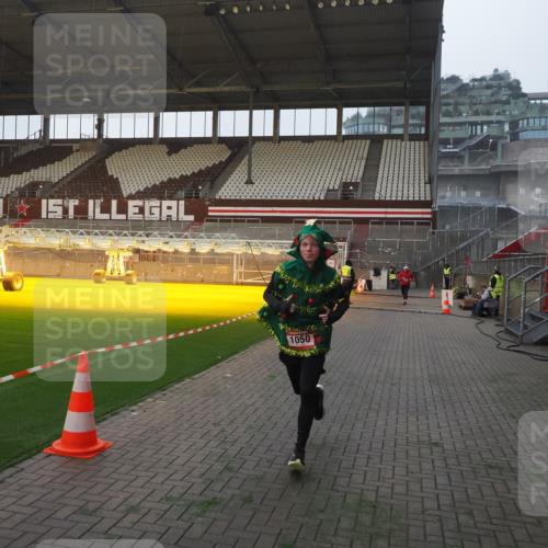 07.12.2025 - St. Pauli X-Mass-Run No. 15 Fabian Wolf http://msf.ph/oto/9374602 07.12.2025 10:00:54 Ziel 1050, 2378, 3084 meine-sportfotos.de