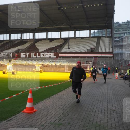 07.12.2025 - St. Pauli X-Mass-Run No. 15 Fabian Wolf http://msf.ph/oto/9374637 07.12.2025 10:01:15 Ziel 780, 783, 801, 1887, 1892, 2528 meine-sportfotos.de