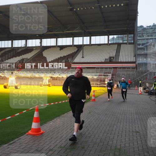 07.12.2025 - St. Pauli X-Mass-Run No. 15 Fabian Wolf http://msf.ph/oto/9374643 07.12.2025 10:01:16 Ziel 780, 783, 801, 1887, 1892, 2528 meine-sportfotos.de