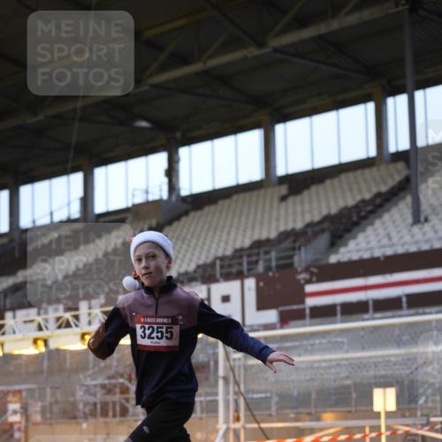 07.12.2025 - St. Pauli X-Mass-Run No. 15 Patografie http://msf.ph/oto/9374655 07.12.2025 09:56:26 Ziel 3255 meine-sportfotos.de
