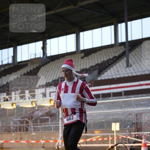 07.12.2025 - St. Pauli X-Mass-Run No. 15 Patografie http://msf.ph/oto/9374661 07.12.2025 09:56:36 Ziel 198, 662, 1165, 3255, 4208, 4209 meine-sportfotos.de