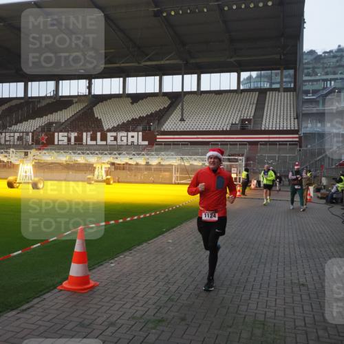 07.12.2025 - St. Pauli X-Mass-Run No. 15 Fabian Wolf http://msf.ph/oto/9374675 07.12.2025 10:01:25 Ziel 118, 393, 780, 783, 1124, 1294, 1760, 2528 meine-sportfotos.de