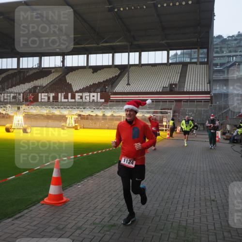 07.12.2025 - St. Pauli X-Mass-Run No. 15 Fabian Wolf http://msf.ph/oto/9374680 07.12.2025 10:01:26 Ziel 118, 393, 780, 783, 1124, 1294, 1760, 2528, 3187 meine-sportfotos.de
