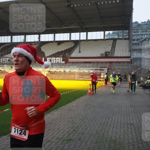 07.12.2025 - St. Pauli X-Mass-Run No. 15 Fabian Wolf http://msf.ph/oto/9374688 07.12.2025 10:01:27 Ziel 118, 393, 780, 783, 804, 1124, 1294, 1760, 2528, 3187, 3878 meine-sportfotos.de