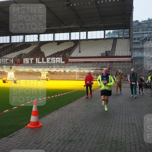 07.12.2025 - St. Pauli X-Mass-Run No. 15 Fabian Wolf http://msf.ph/oto/9374690 07.12.2025 10:01:29 Ziel 118, 393, 780, 783, 804, 1124, 1294, 1760, 3187, 3878 meine-sportfotos.de