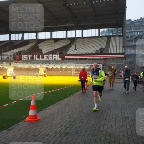 07.12.2025 - St. Pauli X-Mass-Run No. 15 Fabian Wolf http://msf.ph/oto/9374692 07.12.2025 10:01:29 Ziel 118, 393, 780, 783, 804, 1124, 1294, 1760, 3187, 3878 meine-sportfotos.de