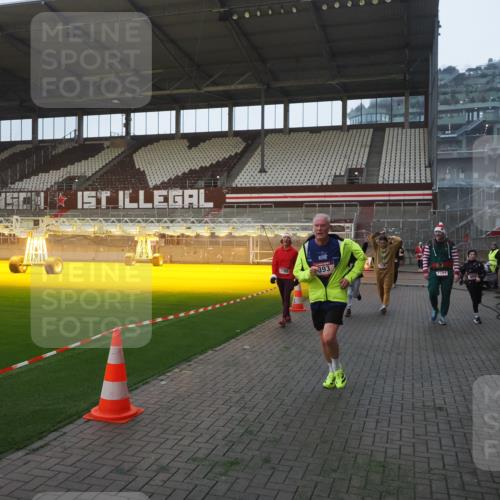 07.12.2025 - St. Pauli X-Mass-Run No. 15 Fabian Wolf http://msf.ph/oto/9374694 07.12.2025 10:01:29 Ziel 118, 393, 780, 783, 804, 1124, 1294, 1760, 3187, 3878 meine-sportfotos.de