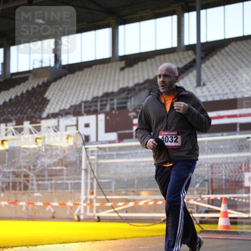 07.12.2025 - St. Pauli X-Mass-Run No. 15 Patografie http://msf.ph/oto/9374702 07.12.2025 09:57:09 Ziel 3320, 4032 meine-sportfotos.de