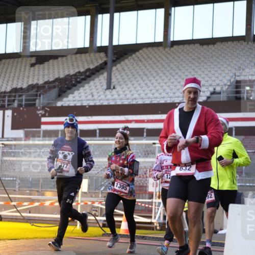07.12.2025 - St. Pauli X-Mass-Run No. 15 Patografie http://msf.ph/oto/9374712 07.12.2025 09:57:22 Ziel 632, 1292, 1293, 1377, 1395, 2678, 4032 meine-sportfotos.de