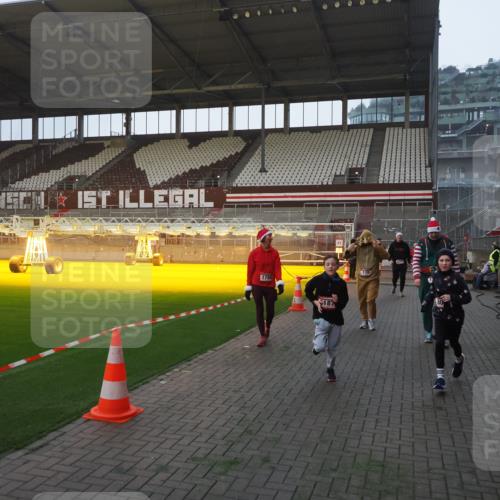 07.12.2025 - St. Pauli X-Mass-Run No. 15 Fabian Wolf http://msf.ph/oto/9374713 07.12.2025 10:01:31 Ziel 118, 393, 780, 783, 804, 1124, 1294, 1760, 3187, 3580, 3582, 3629, 3878 meine-sportfotos.de