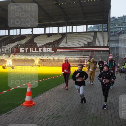 07.12.2025 - St. Pauli X-Mass-Run No. 15 Fabian Wolf http://msf.ph/oto/9374717 07.12.2025 10:01:31 Ziel 118, 393, 780, 783, 804, 1124, 1294, 1760, 3187, 3580, 3582, 3629, 3878 meine-sportfotos.de