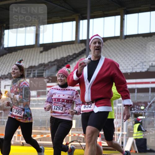 07.12.2025 - St. Pauli X-Mass-Run No. 15 Patografie http://msf.ph/oto/9374718 07.12.2025 09:57:22 Ziel 632, 1292, 1293, 1377, 1395, 2678, 4032 meine-sportfotos.de