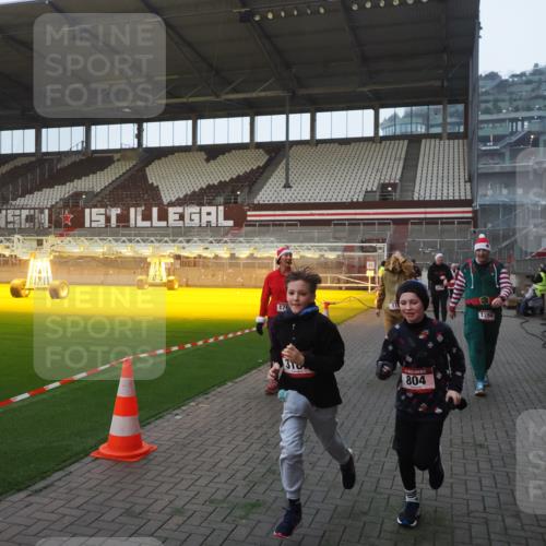 07.12.2025 - St. Pauli X-Mass-Run No. 15 Fabian Wolf http://msf.ph/oto/9374722 07.12.2025 10:01:32 Ziel 118, 393, 804, 1124, 1294, 1760, 3187, 3580, 3582, 3629, 3878 meine-sportfotos.de