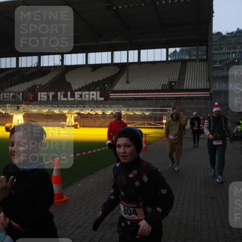 07.12.2025 - St. Pauli X-Mass-Run No. 15 Fabian Wolf http://msf.ph/oto/9374728 07.12.2025 10:01:32 Ziel 118, 393, 804, 1124, 1294, 1760, 3187, 3580, 3582, 3629, 3878 meine-sportfotos.de