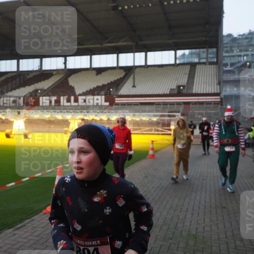 07.12.2025 - St. Pauli X-Mass-Run No. 15 Fabian Wolf http://msf.ph/oto/9374730 07.12.2025 10:01:33 Ziel 118, 393, 804, 1124, 1294, 1724, 1760, 3187, 3580, 3582, 3629, 3878 meine-sportfotos.de