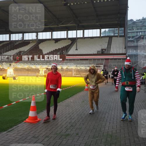07.12.2025 - St. Pauli X-Mass-Run No. 15 Fabian Wolf http://msf.ph/oto/9374741 07.12.2025 10:01:34 Ziel 118, 393, 804, 1124, 1294, 1724, 1760, 3187, 3580, 3582, 3629, 3878 meine-sportfotos.de
