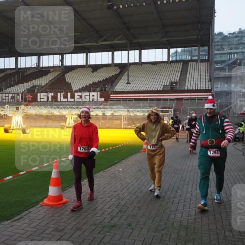 07.12.2025 - St. Pauli X-Mass-Run No. 15 Fabian Wolf http://msf.ph/oto/9374743 07.12.2025 10:01:34 Ziel 118, 393, 804, 1124, 1294, 1724, 1760, 3187, 3580, 3582, 3629, 3878 meine-sportfotos.de
