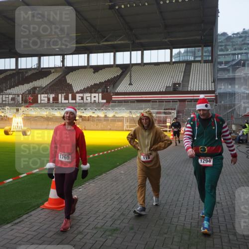 07.12.2025 - St. Pauli X-Mass-Run No. 15 Fabian Wolf http://msf.ph/oto/9374749 07.12.2025 10:01:35 Ziel 118, 393, 804, 1124, 1294, 1724, 1760, 1859, 3187, 3580, 3582, 3629, 3878 meine-sportfotos.de