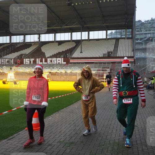 07.12.2025 - St. Pauli X-Mass-Run No. 15 Fabian Wolf http://msf.ph/oto/9374751 07.12.2025 10:01:35 Ziel 118, 393, 804, 1124, 1294, 1724, 1760, 1859, 3187, 3580, 3582, 3629, 3878 meine-sportfotos.de