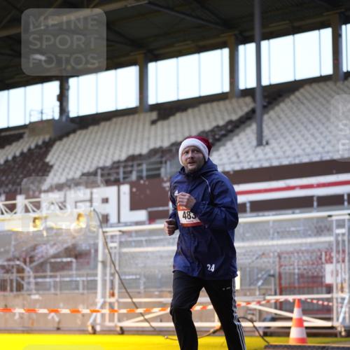 07.12.2025 - St. Pauli X-Mass-Run No. 15 Patografie http://msf.ph/oto/9374765 07.12.2025 09:58:25 Ziel 238, 261, 483, 532, 1173, 1603, 1633, 1774, 2205, 3515, 4031, 4206 meine-sportfotos.de