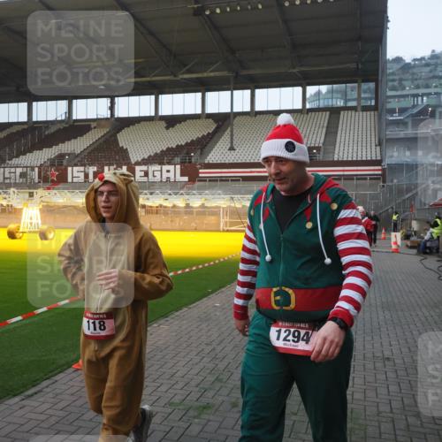 07.12.2025 - St. Pauli X-Mass-Run No. 15 Fabian Wolf http://msf.ph/oto/9374766 07.12.2025 10:01:36 Ziel 118, 393, 804, 1124, 1294, 1724, 1760, 1859, 2681, 3187, 3580, 3582, 3629, 3878 meine-sportfotos.de