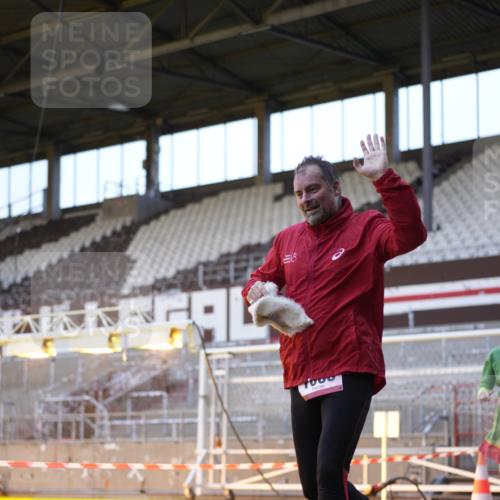 07.12.2025 - St. Pauli X-Mass-Run No. 15 Patografie http://msf.ph/oto/9374790 07.12.2025 09:58:32 Ziel 238, 261, 483, 532, 1003, 1115, 1173, 1528, 1603, 1782, 1785, 2205, 2392, 3308, 4031, 4206 meine-sportfotos.de