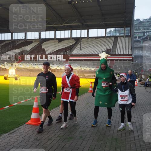 07.12.2025 - St. Pauli X-Mass-Run No. 15 Fabian Wolf http://msf.ph/oto/9374826 07.12.2025 10:01:49 Ziel 959, 1724, 1859, 2167, 2681, 3580, 3582, 3629 meine-sportfotos.de