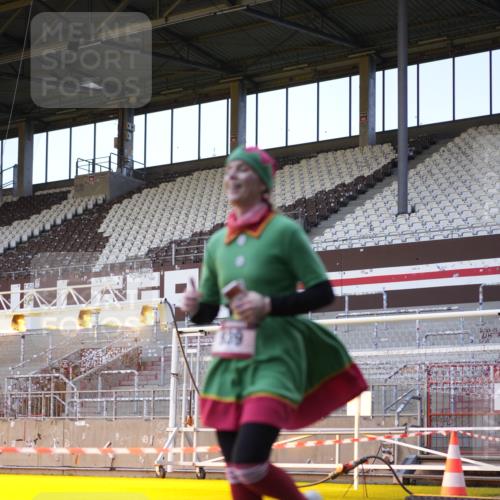 07.12.2025 - St. Pauli X-Mass-Run No. 15 Patografie http://msf.ph/oto/9374837 07.12.2025 09:59:08 Ziel 939, 1120, 2529, 3147, 3345 meine-sportfotos.de