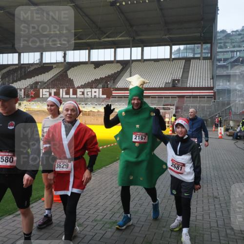 07.12.2025 - St. Pauli X-Mass-Run No. 15 Fabian Wolf http://msf.ph/oto/9374840 07.12.2025 10:01:51 Ziel 959, 1724, 1859, 2167, 2681, 3580, 3582, 3629 meine-sportfotos.de