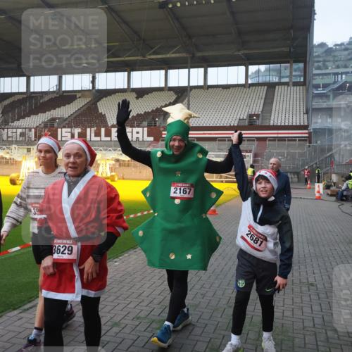 07.12.2025 - St. Pauli X-Mass-Run No. 15 Fabian Wolf http://msf.ph/oto/9374844 07.12.2025 10:01:51 Ziel 959, 1724, 1859, 2167, 2681, 3580, 3582, 3629 meine-sportfotos.de