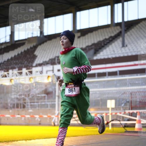 07.12.2025 - St. Pauli X-Mass-Run No. 15 Patografie http://msf.ph/oto/9374870 07.12.2025 09:59:25 Ziel 488, 961, 2204, 2207, 2657, 4029, 4052, 4465 meine-sportfotos.de