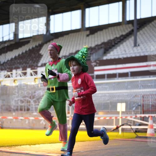 07.12.2025 - St. Pauli X-Mass-Run No. 15 Patografie http://msf.ph/oto/9374878 07.12.2025 09:59:29 Ziel 488, 961, 1763, 2204, 2207, 2657, 3513, 4029, 4051, 4052, 4465 meine-sportfotos.de