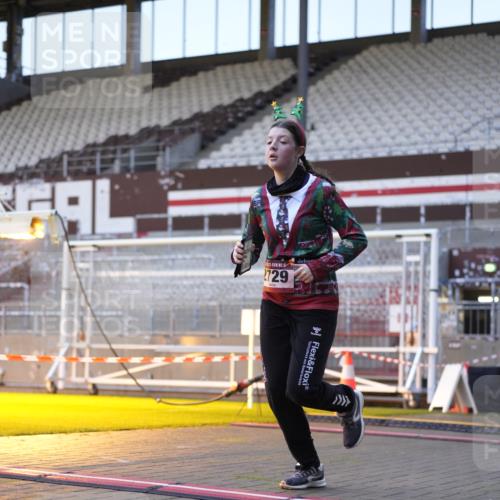 07.12.2025 - St. Pauli X-Mass-Run No. 15 Patografie http://msf.ph/oto/9374904 07.12.2025 09:59:42 Ziel 488, 910, 911, 934, 1112, 1763, 2186, 2729, 2964, 3513, 4051, 4052, 4465 meine-sportfotos.de