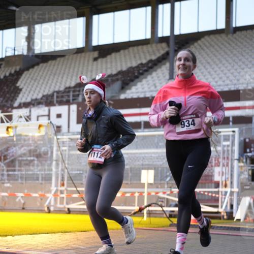 07.12.2025 - St. Pauli X-Mass-Run No. 15 Patografie http://msf.ph/oto/9374917 07.12.2025 09:59:45 Ziel 488, 910, 911, 934, 1112, 1763, 2186, 2729, 2964, 3513, 4051, 4052, 4465 meine-sportfotos.de
