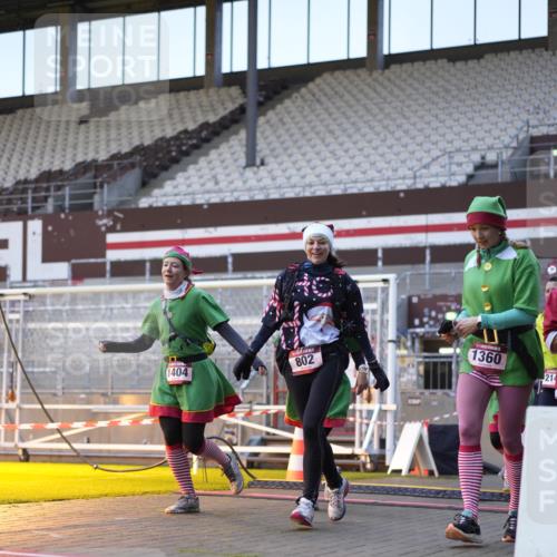 07.12.2025 - St. Pauli X-Mass-Run No. 15 Patografie http://msf.ph/oto/9374923 07.12.2025 09:59:59 Ziel 802, 934, 1112, 1333, 1354, 1360, 1404, 2140, 2141, 2964 meine-sportfotos.de