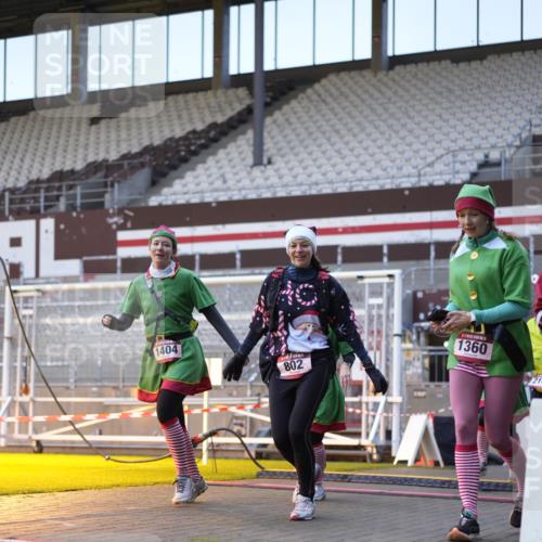 07.12.2025 - St. Pauli X-Mass-Run No. 15 Patografie http://msf.ph/oto/9374925 07.12.2025 09:59:59 Ziel 802, 934, 1112, 1333, 1354, 1360, 1404, 2140, 2141, 2964 meine-sportfotos.de