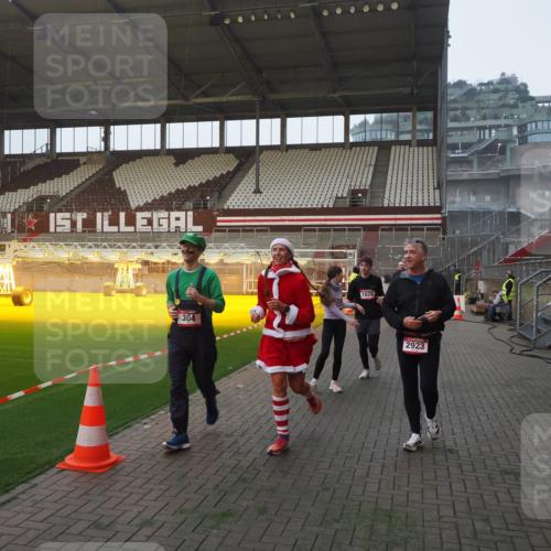 07.12.2025 - St. Pauli X-Mass-Run No. 15 Fabian Wolf http://msf.ph/oto/9374926 07.12.2025 10:02:25 Ziel 63, 304, 1105, 1828, 1829, 1934, 2604, 2923, 3944 meine-sportfotos.de