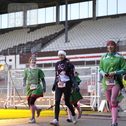 07.12.2025 - St. Pauli X-Mass-Run No. 15 Patografie http://msf.ph/oto/9374929 07.12.2025 09:59:59 Ziel 802, 934, 1112, 1333, 1354, 1360, 1404, 2140, 2141, 2964 meine-sportfotos.de