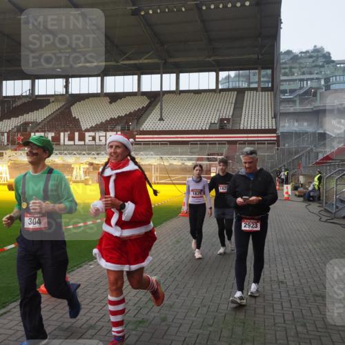 07.12.2025 - St. Pauli X-Mass-Run No. 15 Fabian Wolf http://msf.ph/oto/9374935 07.12.2025 10:02:26 Ziel 63, 304, 1105, 1828, 1829, 1934, 2604, 2923, 3944 meine-sportfotos.de