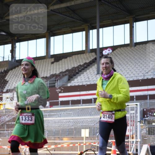 07.12.2025 - St. Pauli X-Mass-Run No. 15 Patografie http://msf.ph/oto/9374938 07.12.2025 10:00:01 Ziel 802, 1333, 1354, 1360, 1404, 2140, 2141, 4129 meine-sportfotos.de