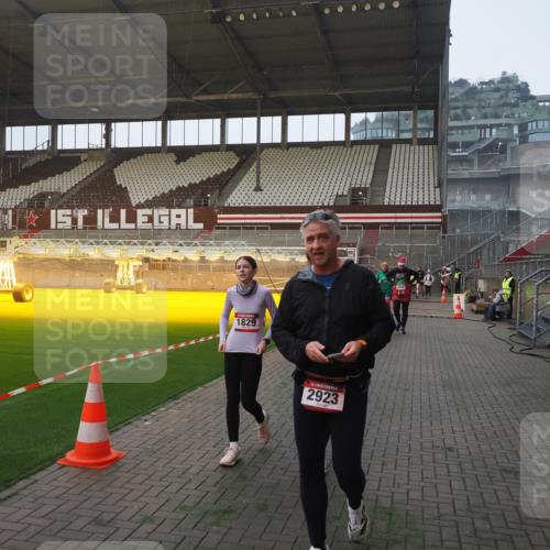 07.12.2025 - St. Pauli X-Mass-Run No. 15 Fabian Wolf http://msf.ph/oto/9374943 07.12.2025 10:02:27 Ziel 63, 304, 1105, 1828, 1829, 2604, 2923, 3944 meine-sportfotos.de