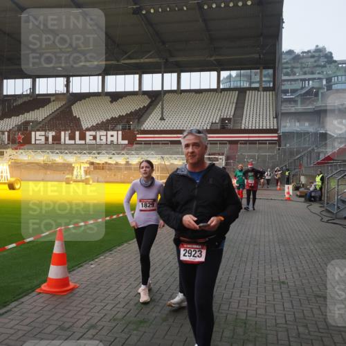 07.12.2025 - St. Pauli X-Mass-Run No. 15 Fabian Wolf http://msf.ph/oto/9374944 07.12.2025 10:02:28 Ziel 63, 304, 1105, 1828, 1829, 2604, 2923, 3944 meine-sportfotos.de
